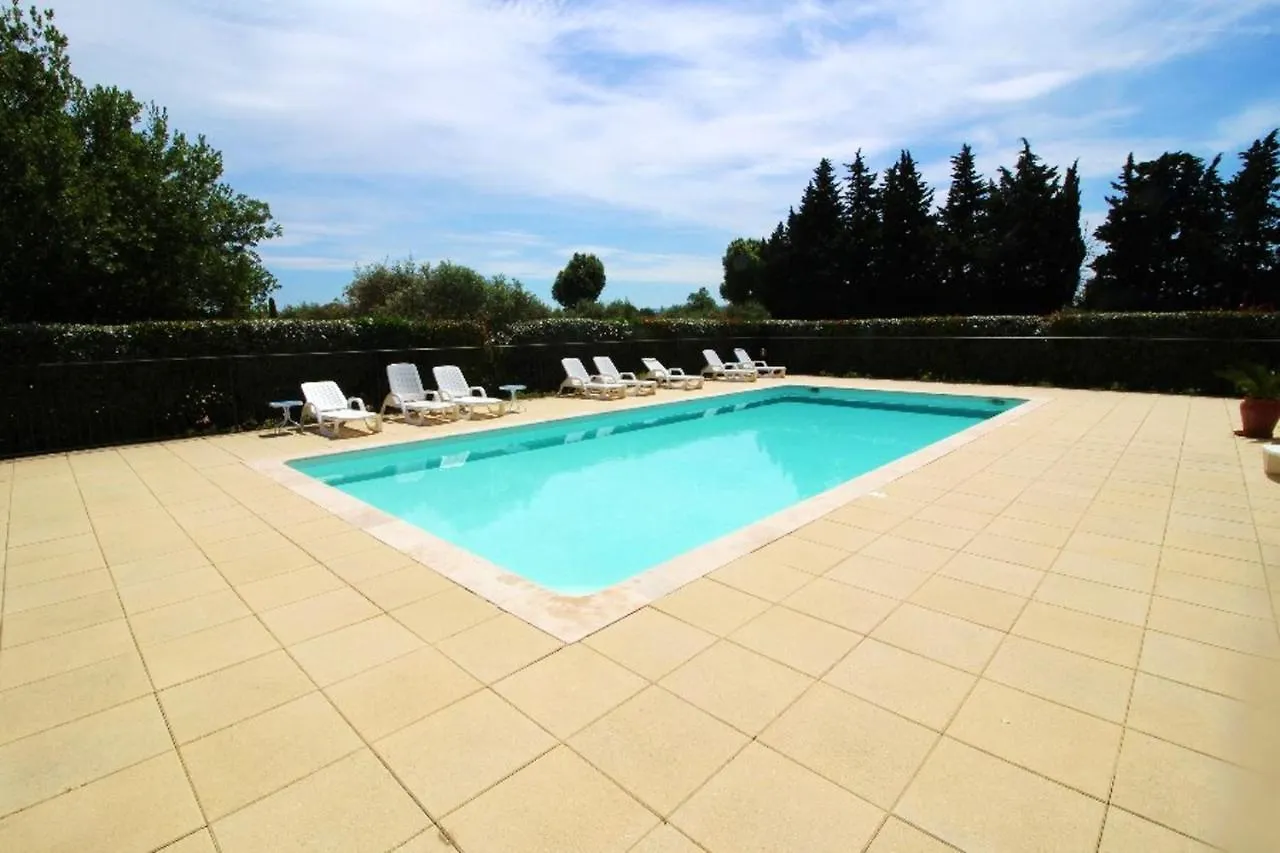 Maison Accueillante A Monteux Avec Piscine Partagee